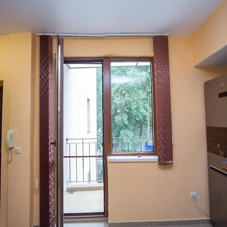 Aleks Center בורגאס